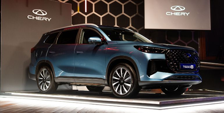 Side view of Chery Tiggo 8 SUV