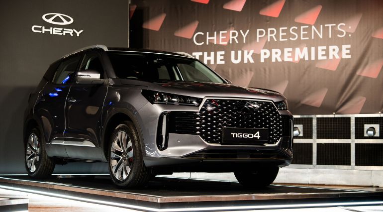 Front view of the smaller Tiggo 4 SUV