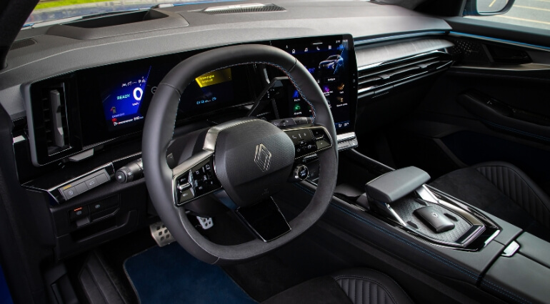 Renault Rafale interior