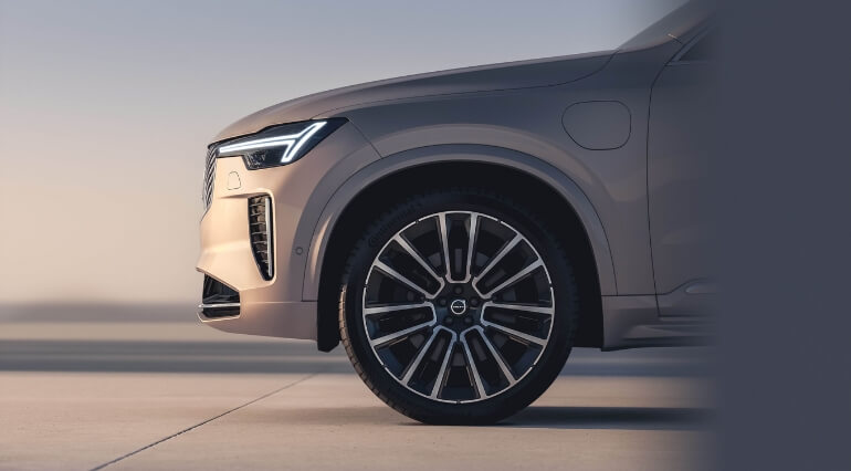 Volvo XC90 headlight