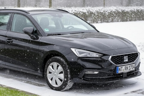 Seat Leon in snow
