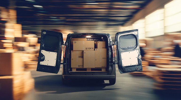 Renault Trafic E-Tech rear doors open