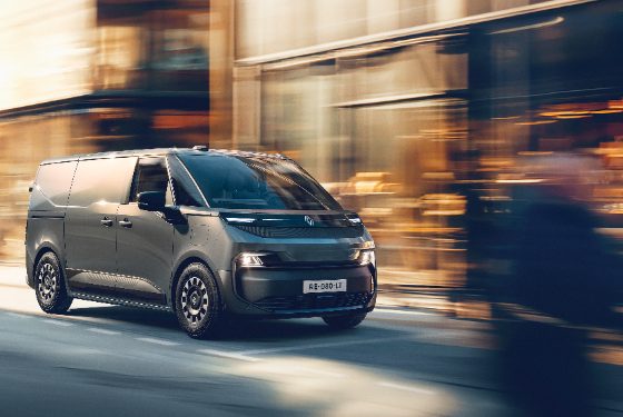 Renault Trafic E-Tech electric on road