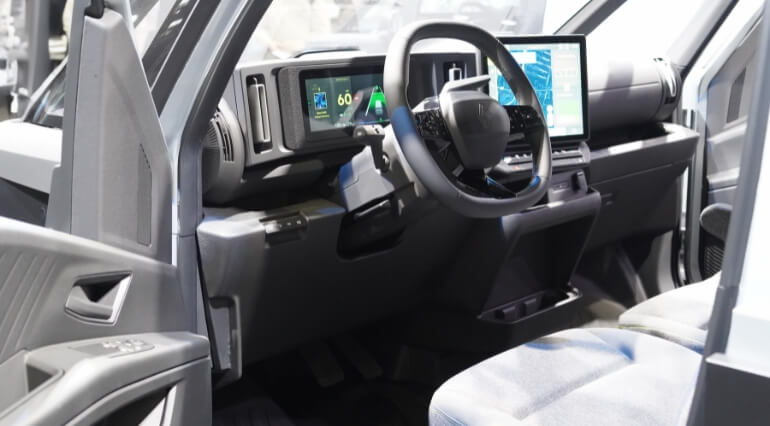 Renault Trafic E-Tech interior
