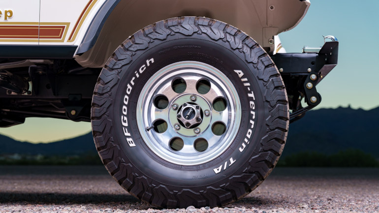 An editorial image of the KO2 tyre
