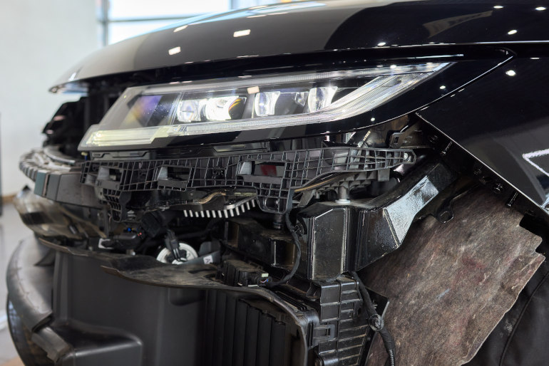 Crash damaged Range Rover